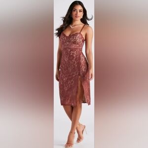 Windsor Lace Midi Dress in Mauve